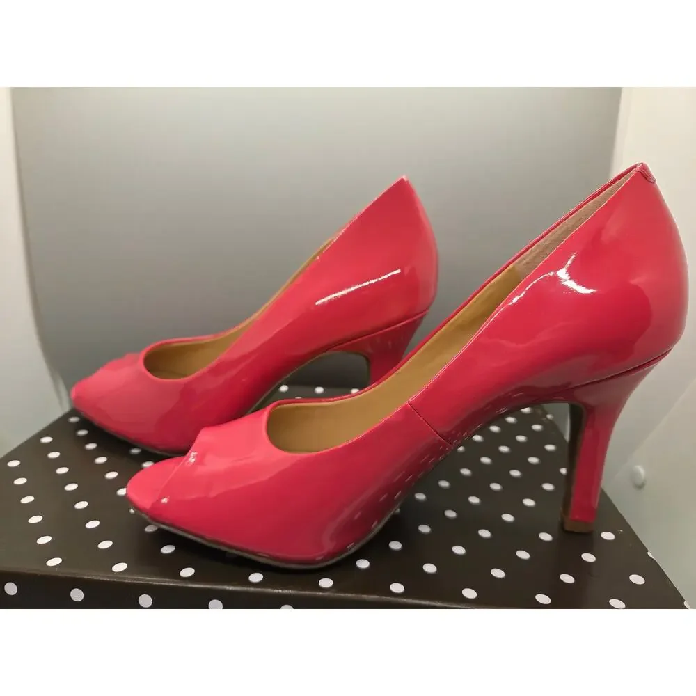 Kelly & Katie Izzy peep-toe patent pumps in Glossy Fuchsia Pink Size 6M